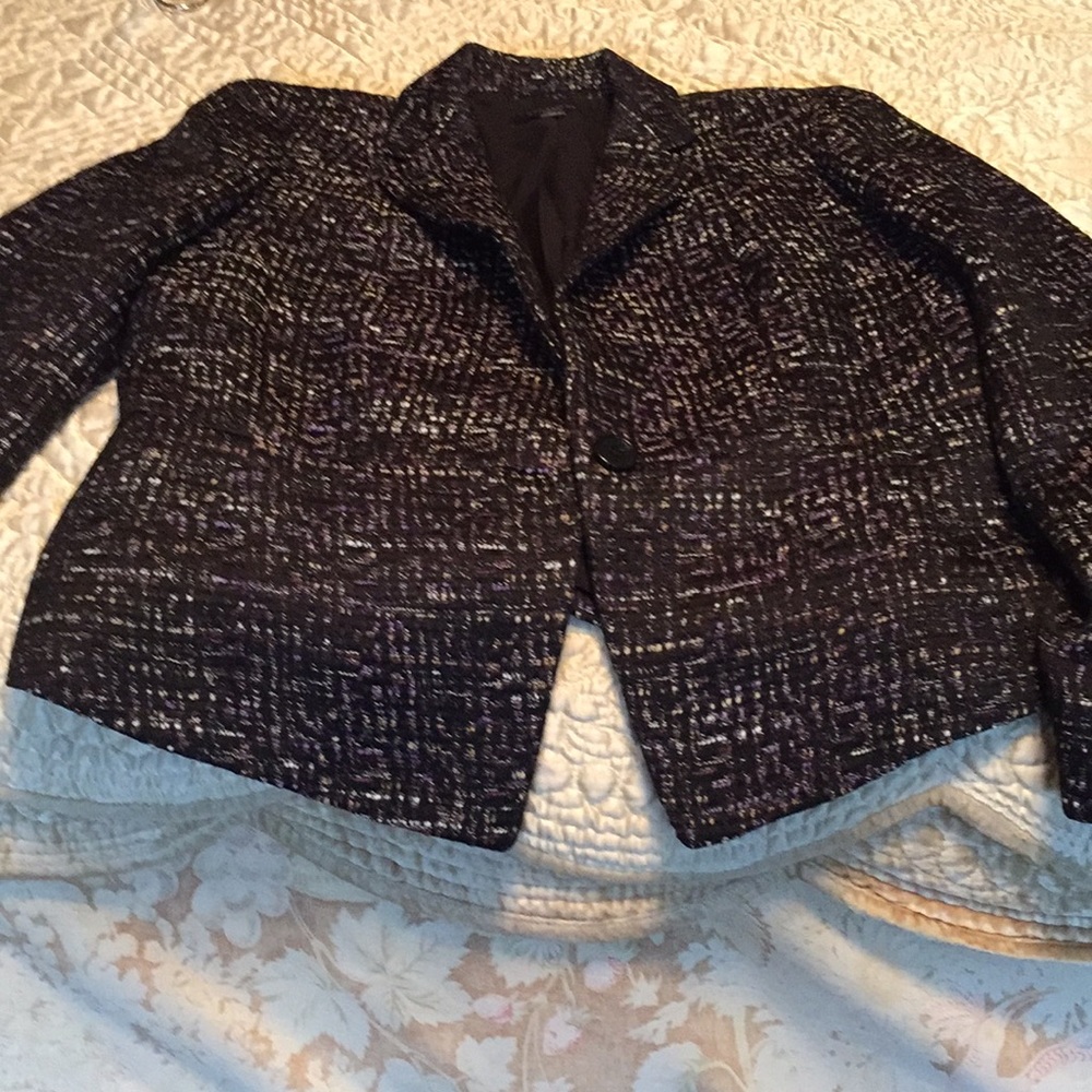 Fitted suit jacket